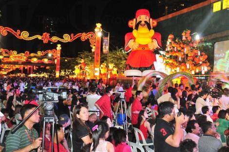 春到河畔迎新春 成都新年現獅城